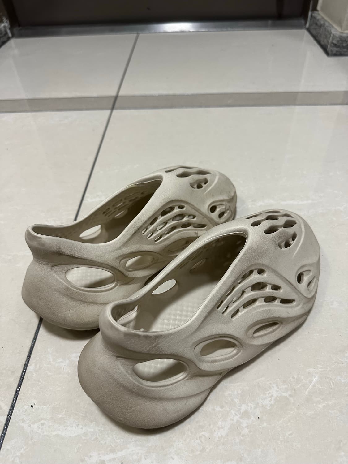 아디다스 이지폼러너 상품이미지2