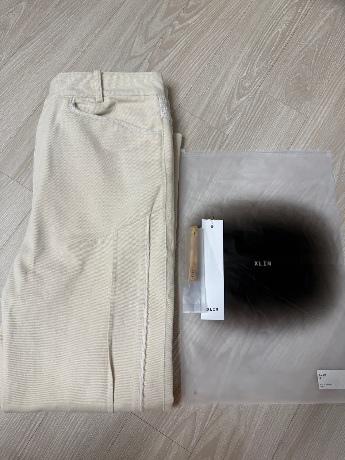 xlim엑슬림 EP.4 02 TROUSER COLOR : IVORY 상품이미지5
