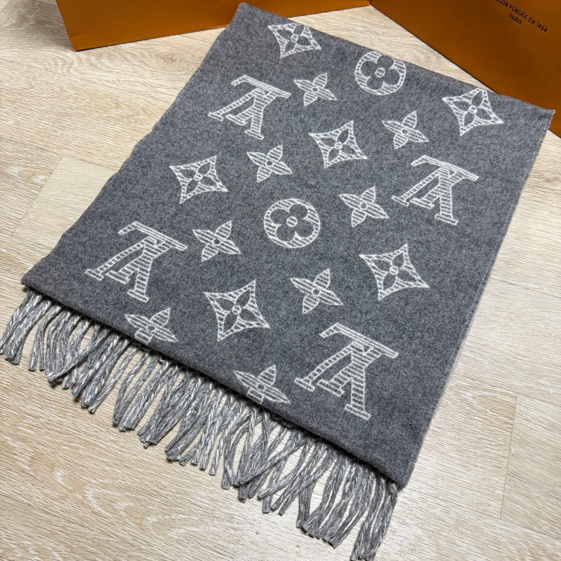 [새상품/선물가능] 루이비통 모노그램 쉐도우 머플러 목도리 상품이미지3