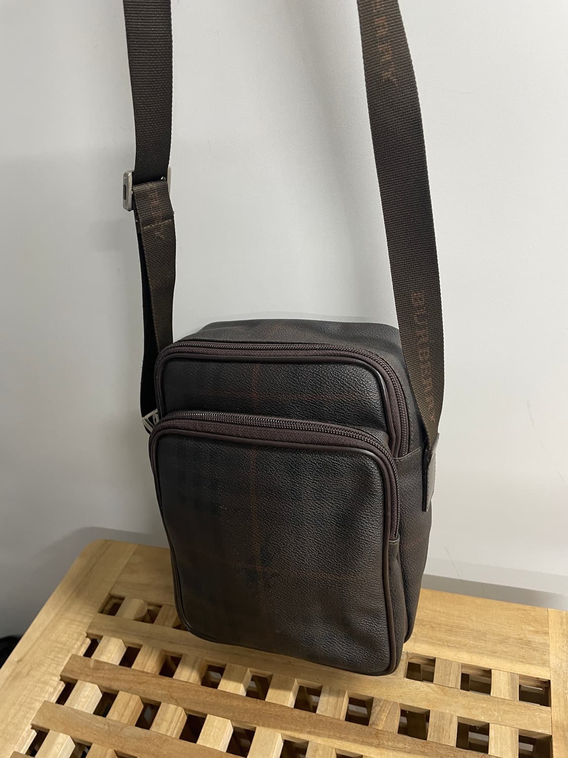 버버리 크로스백 상품이미지1