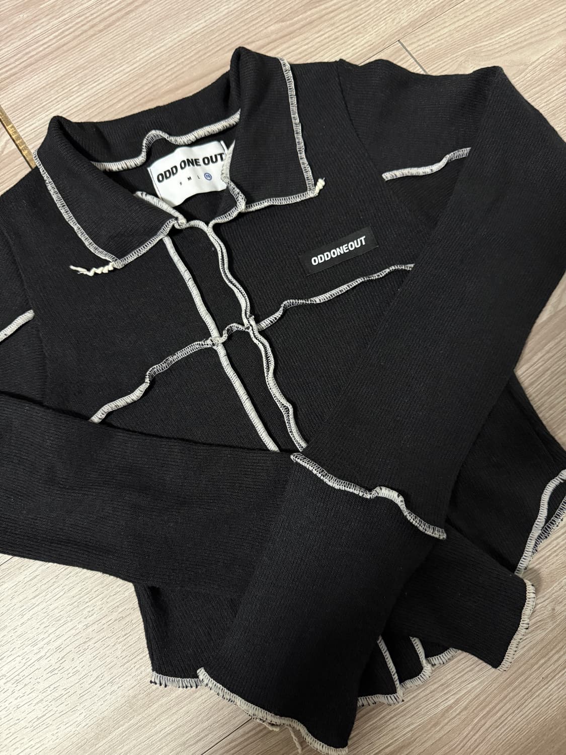 오드원아웃 핀턱 피큐 티셔츠 블랙 상품이미지7