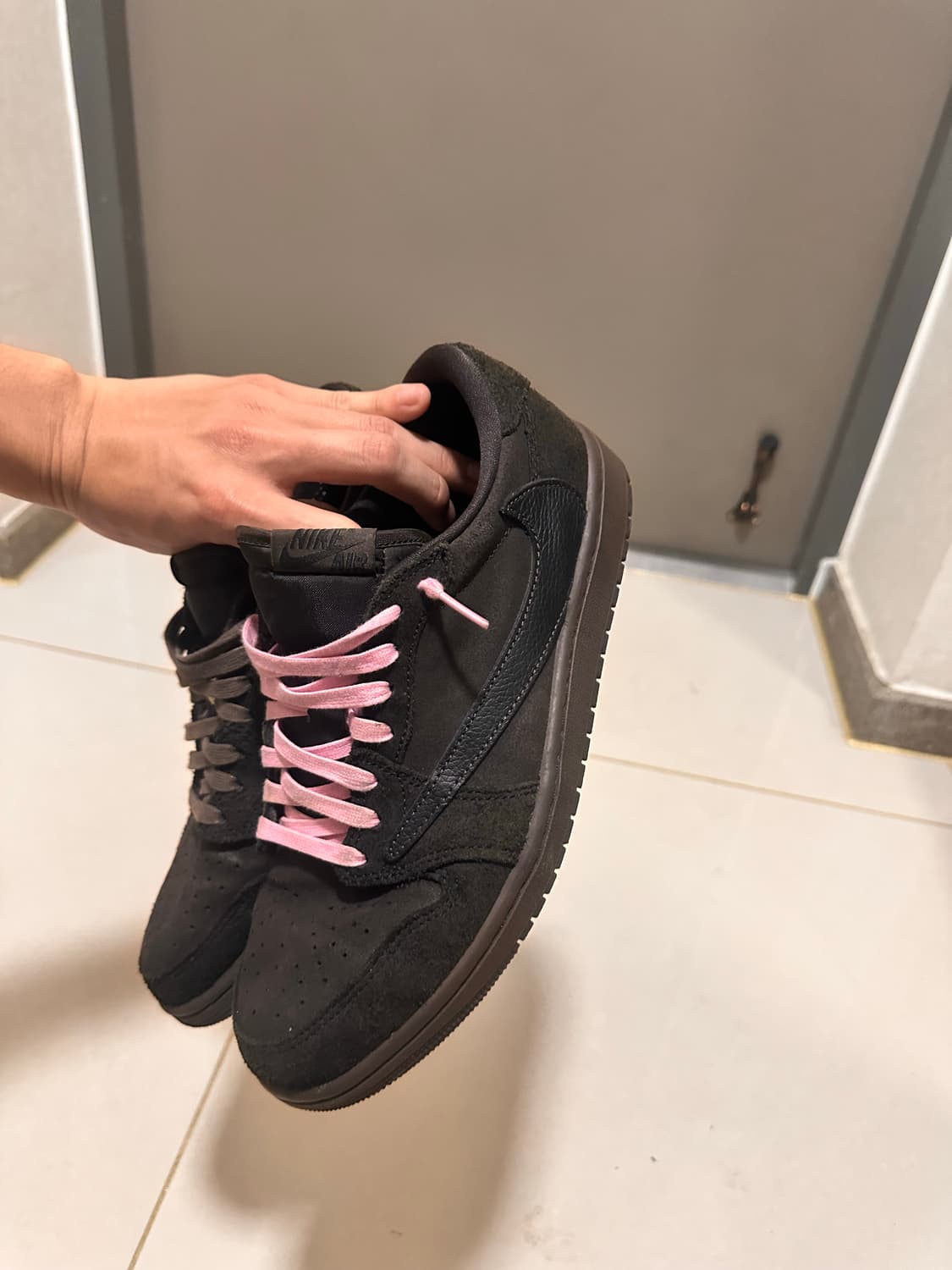 나이키 조던 1 트래비스 스캇 벨벳 엔 브라운 상품이미지5