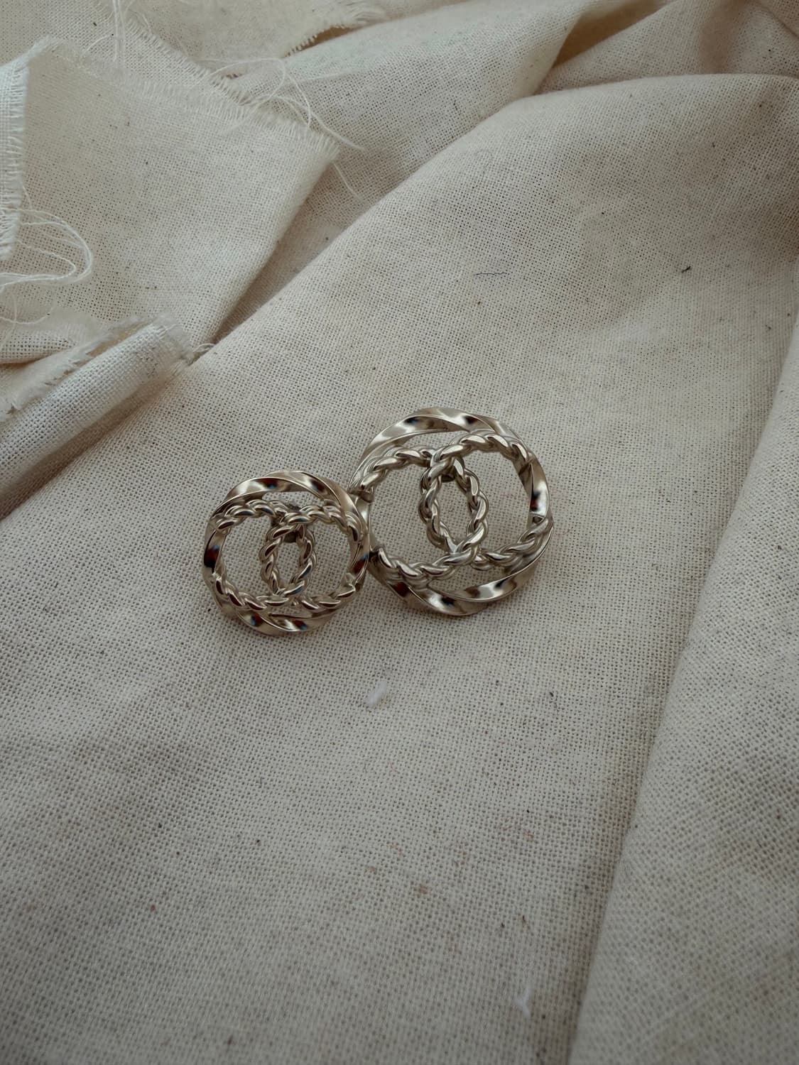 2020p / 샤넬 정품 버튼 리싸이클 이어링 귀걸이 상품이미지4