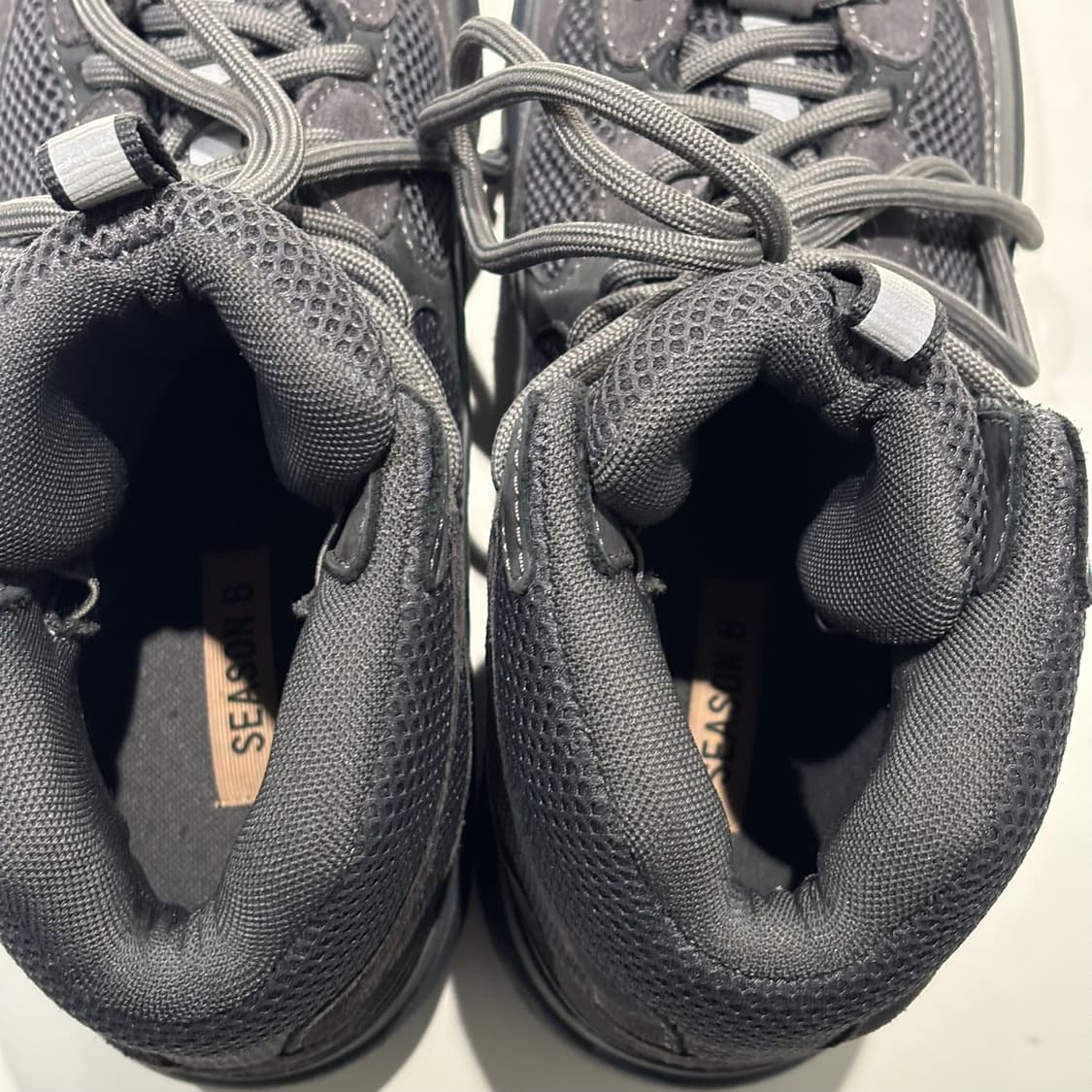 43) 이지 시즌6 데저트 부츠 그래파이트 상품이미지5