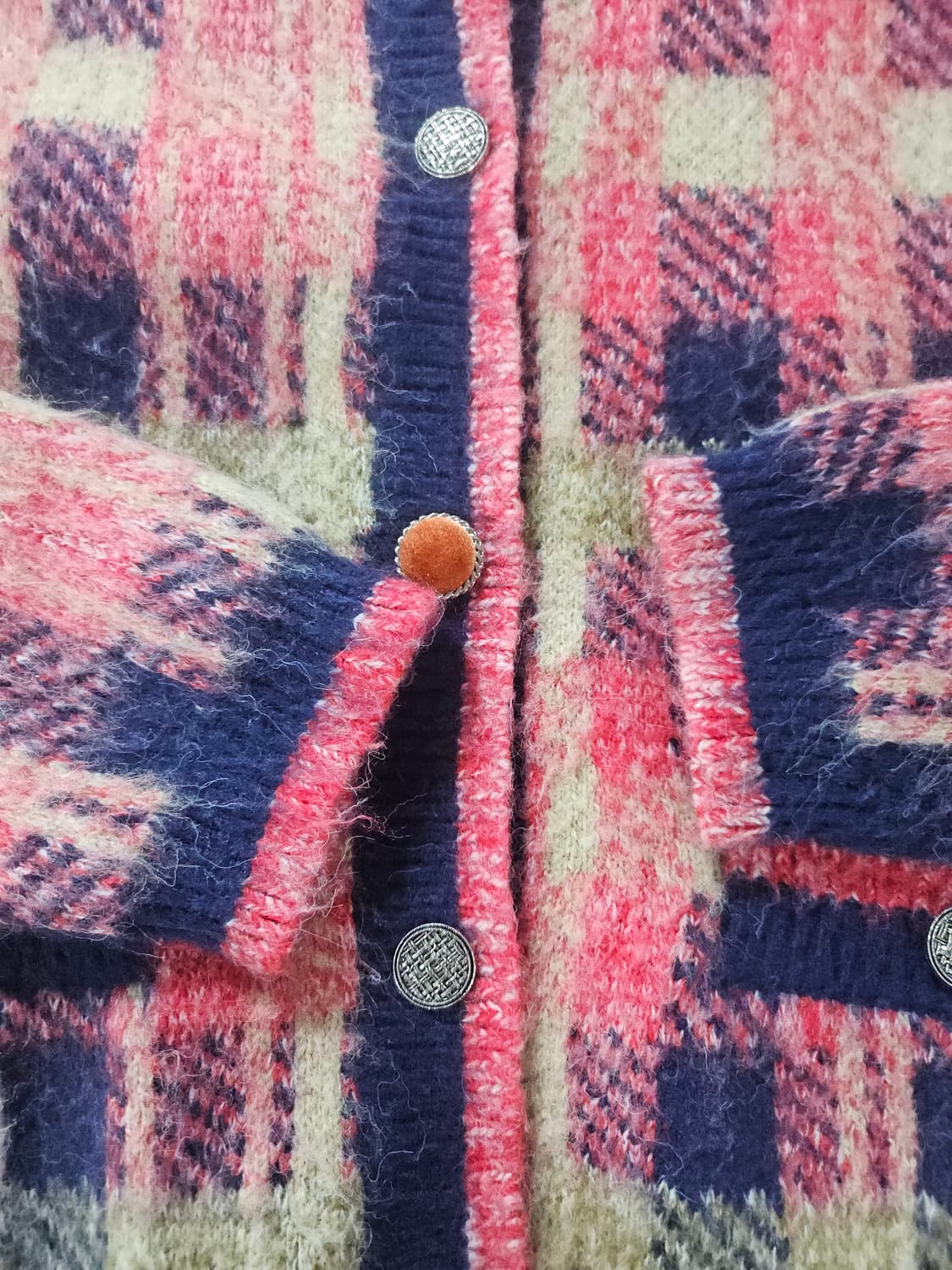 JJ  지고트  체크 패턴 두툼 니트 가디건  FREE 상품이미지3