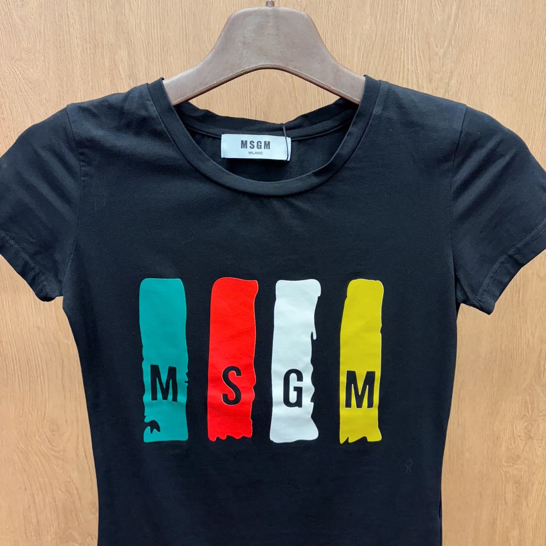 MSGM 라운드넥 반팔 티셔츠 브러시 스트로크 로고 프린팅 디테일 블랙 상품이미지4