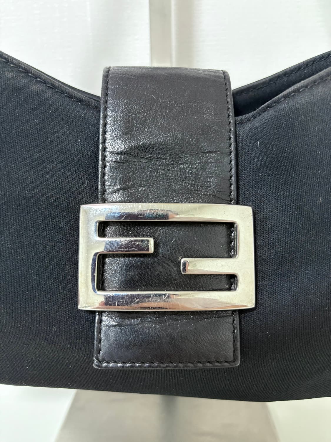 펜디 나일론 반달 바게트백 상품이미지2