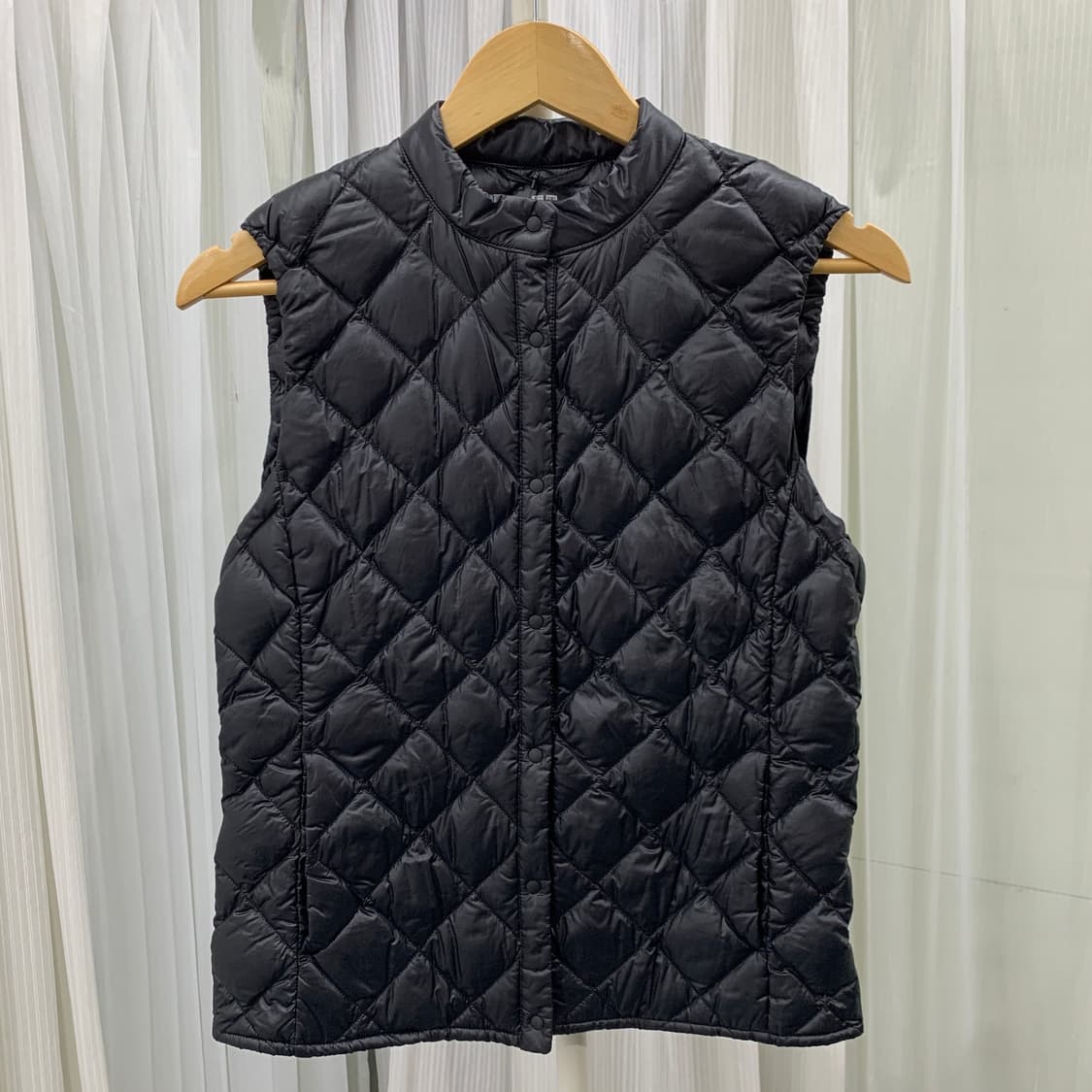 유니클로 UNICLO 울트라 라이트 다운 경량 패딩 조끼 1696 상품이미지1