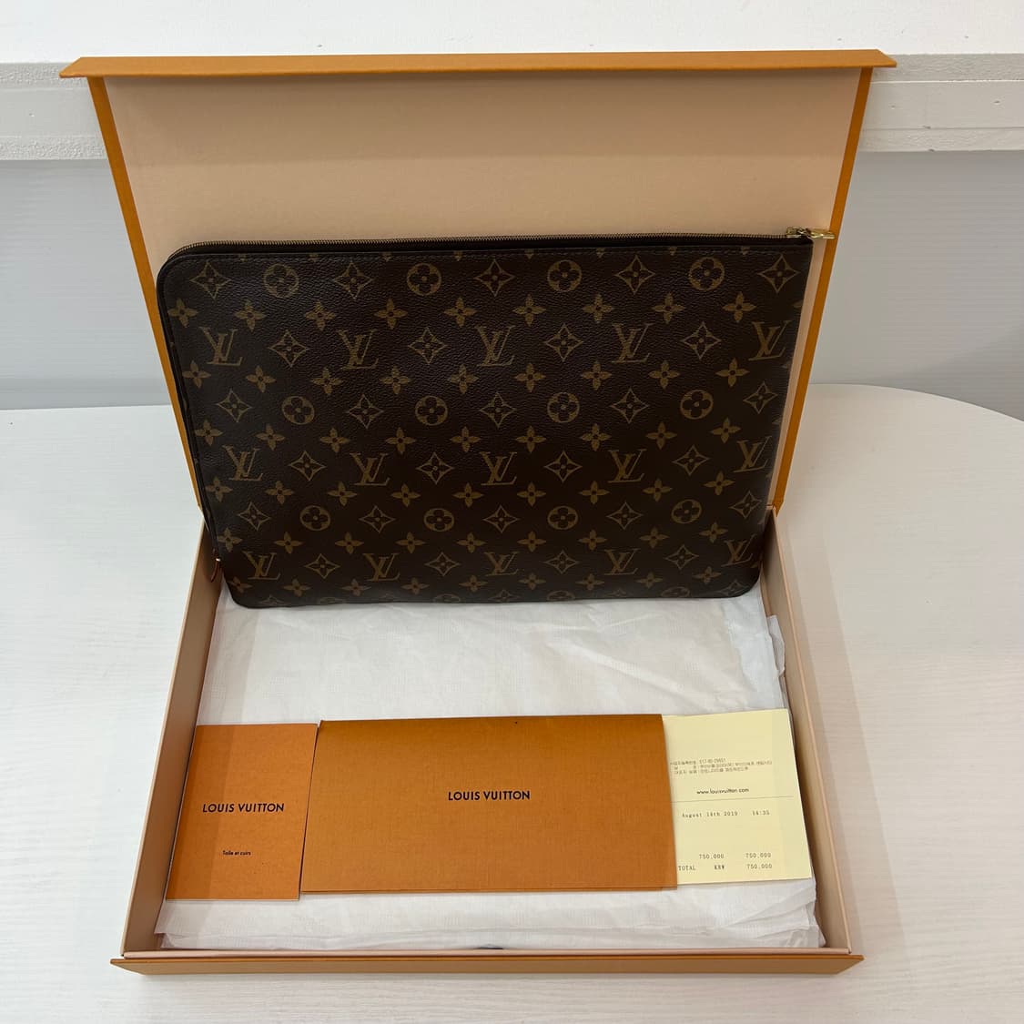 루이비통 애튀 보야주 MM 모노그램 클러치 상품이미지2