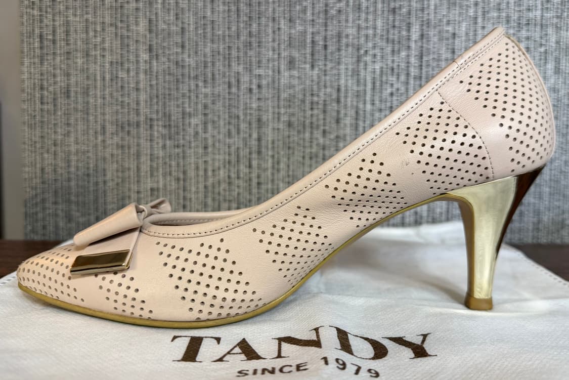 베카치노 핑크 베이지 가죽 펀칭 리본 미드힐 펌프스 구두 235 상품이미지5