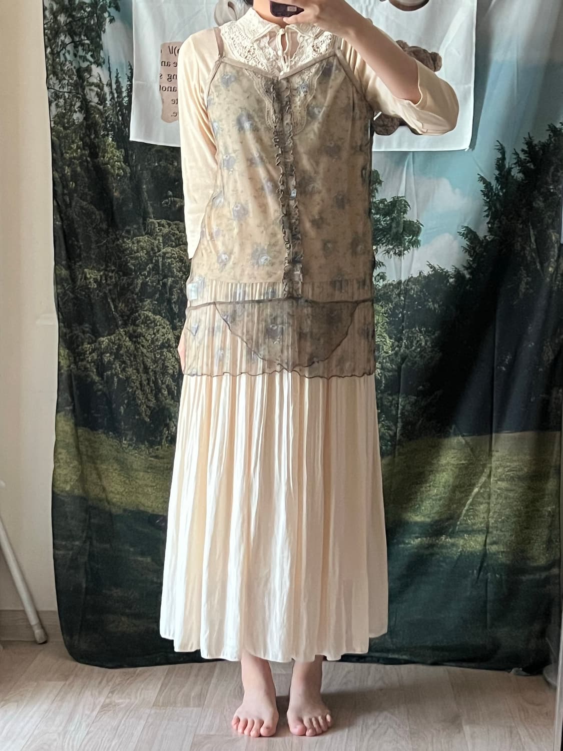 V-neck lace details T-shirt, floral patt 상품이미지1