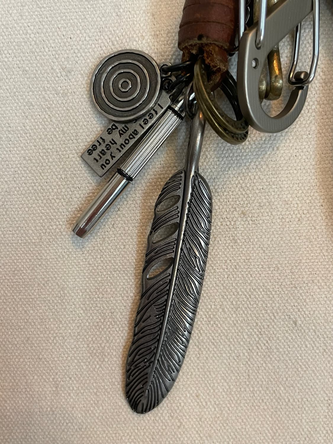 빈티지 메탈 깃털 가죽 키링(Vintage Feather Leather) 상품이미지3