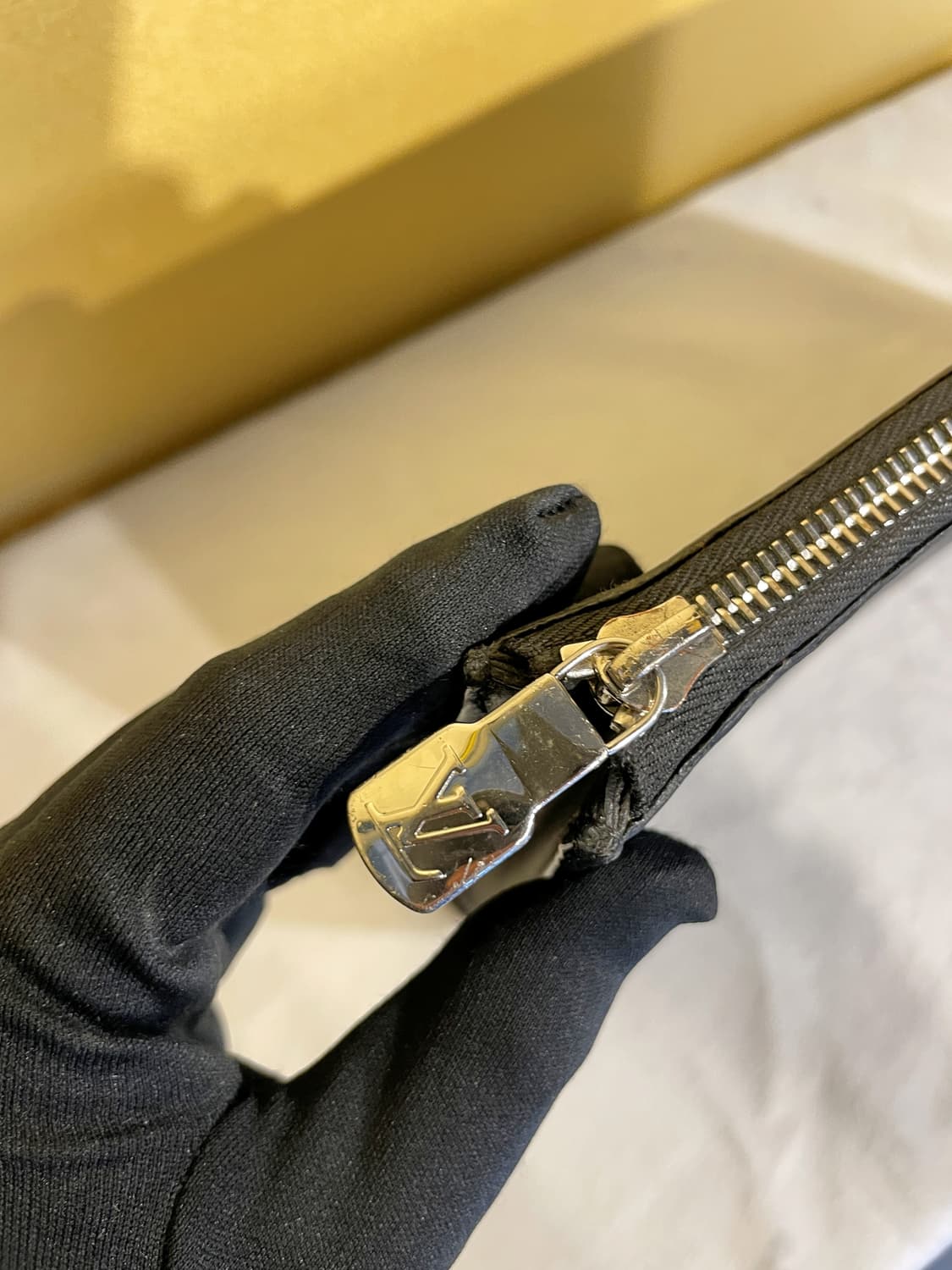 루이비통 다미에 포쉐트 주르 GM 클러치 상품이미지4