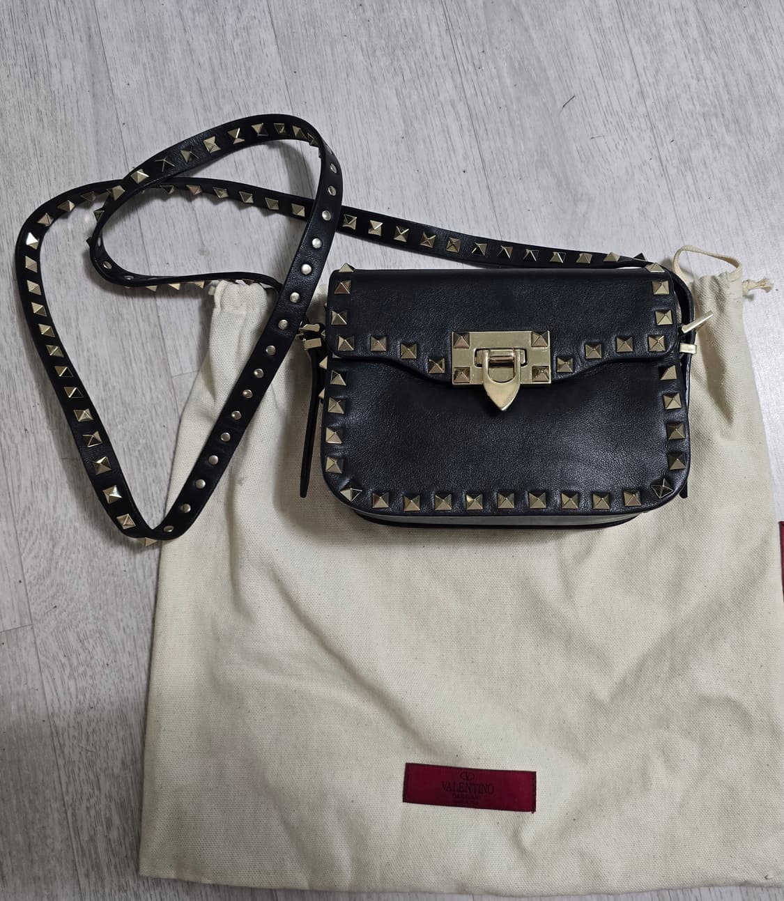 (정품) 발렌티노 락스터드 미니 크로스백 (명품 여자 가방 숄더백) 상품이미지1
