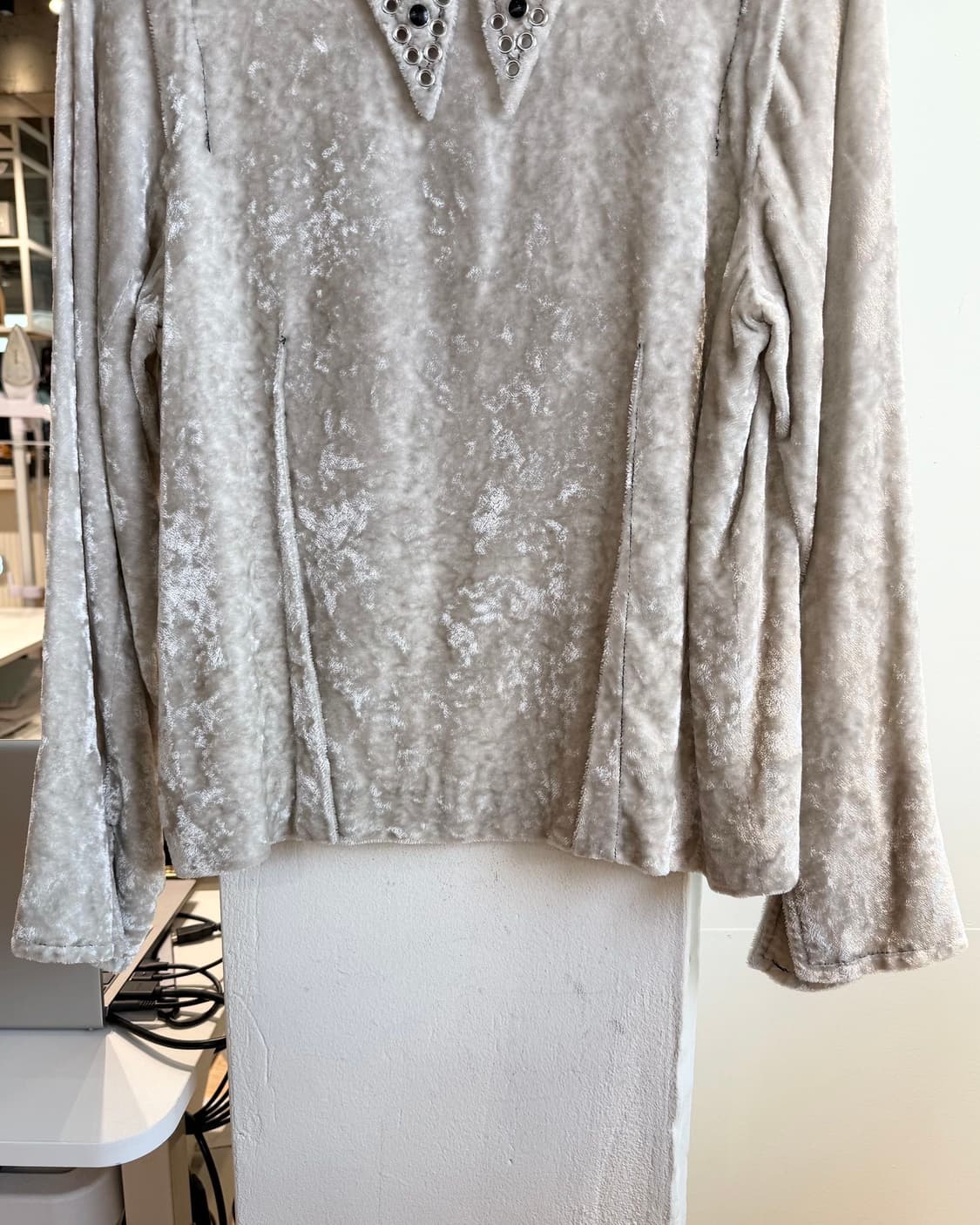 토가 풀라 아이보리 아카이브 벨벳 스터드 슬리브 상품이미지5