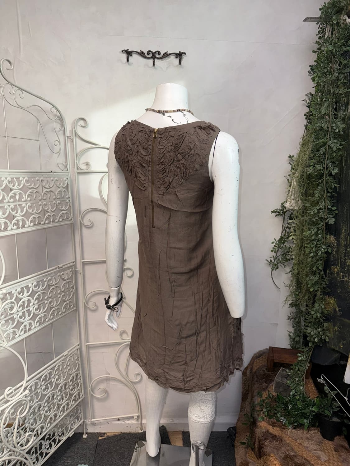G-cut brown ruffle draped fabric ops  상품이미지3