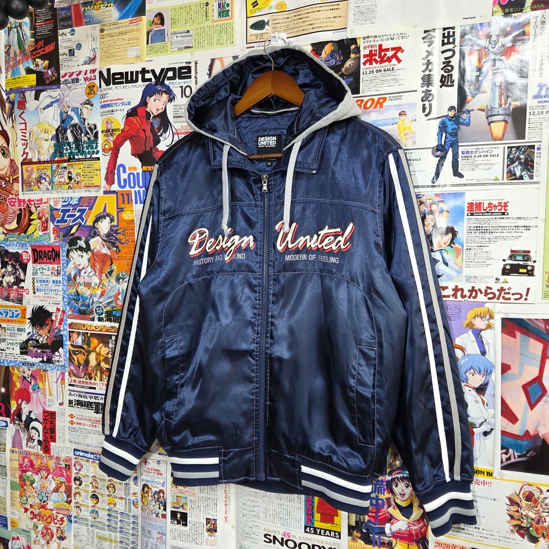 디자인 유나이티드 네이비 유광 누빔 점퍼 상품이미지2