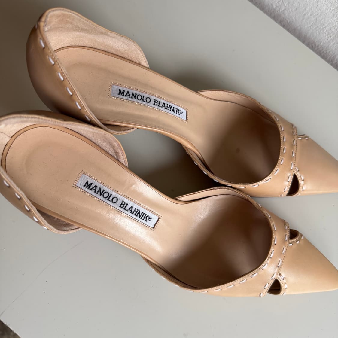 마놀로 블라닉 누디 스틸레토 컷아웃 디테일 키튼 힐 상품이미지9