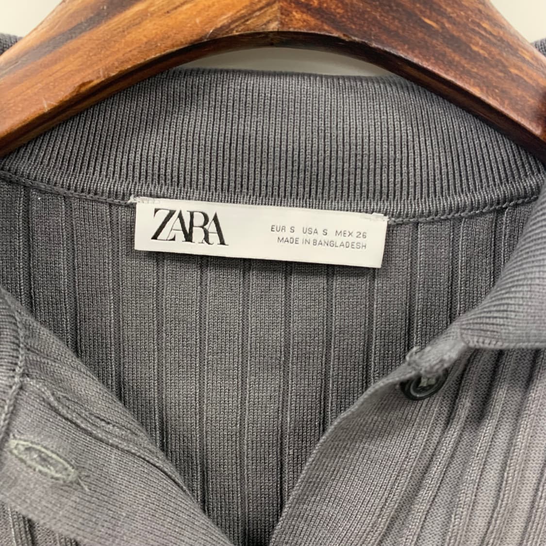 자라 차콜 니트 버튼 가디건  상품이미지4
