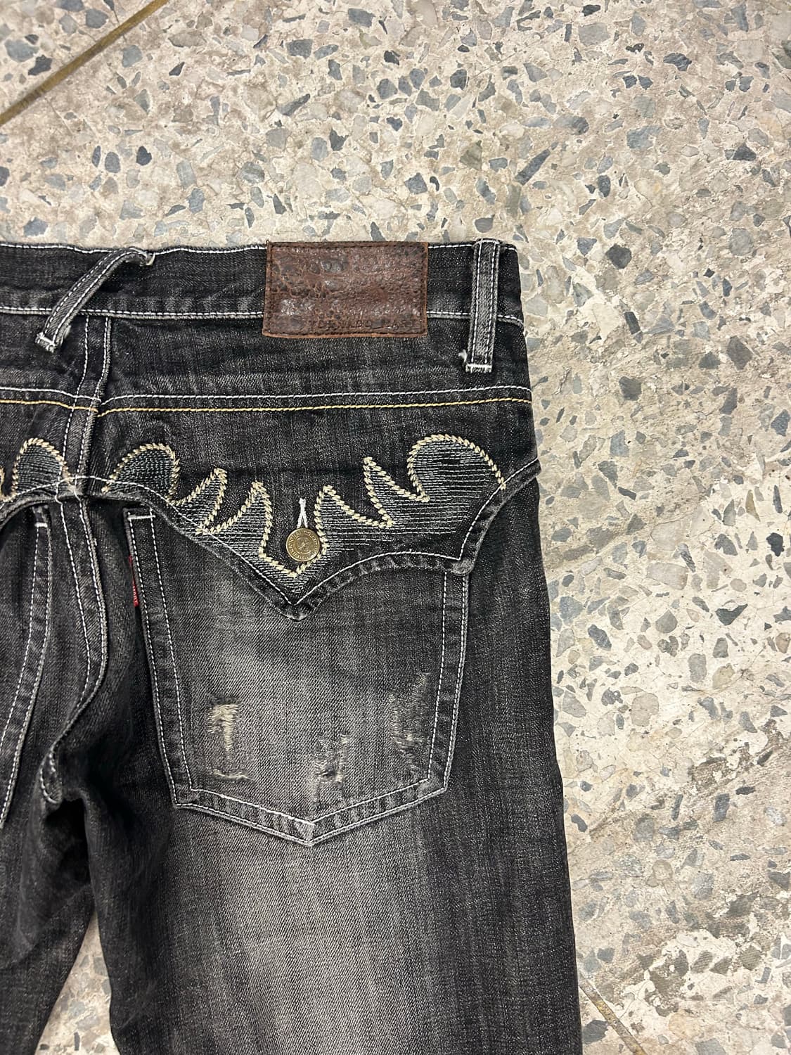 W-M) 토네이도 마트 트라이벌 자수 부츠컷 로우라이즈 데님팬츠 상품이미지6