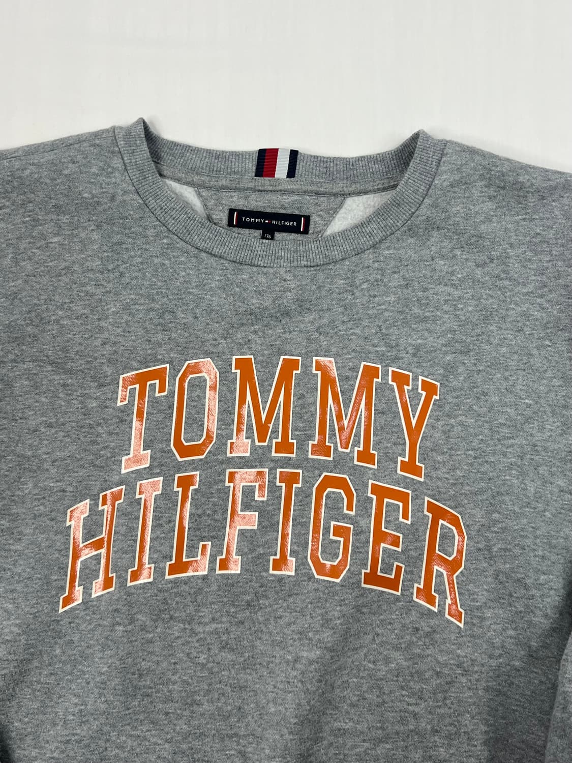 타미힐피거 그레이 맨투맨 티셔츠 상품이미지2