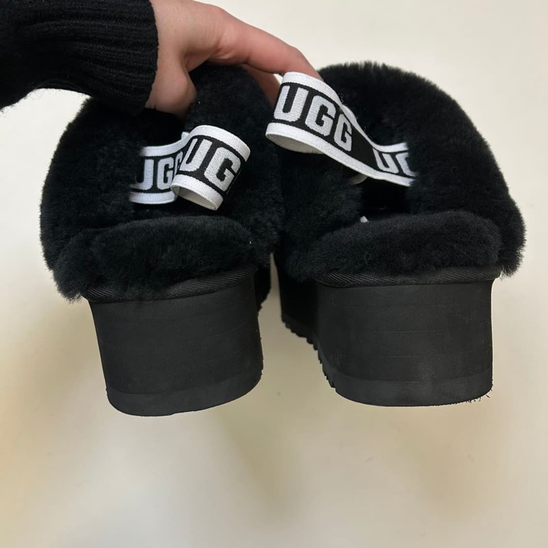 UGG 펀케트 플랫폼 슬리퍼 블랙 260 상품이미지7