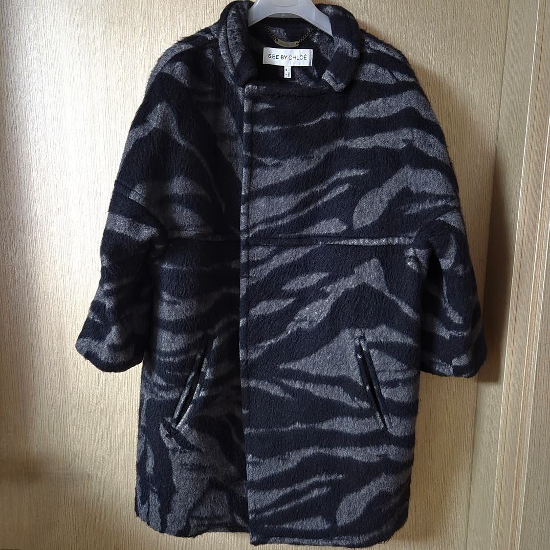 씨바이끌로에 얼룩 패턴 코트 38 상품이미지1