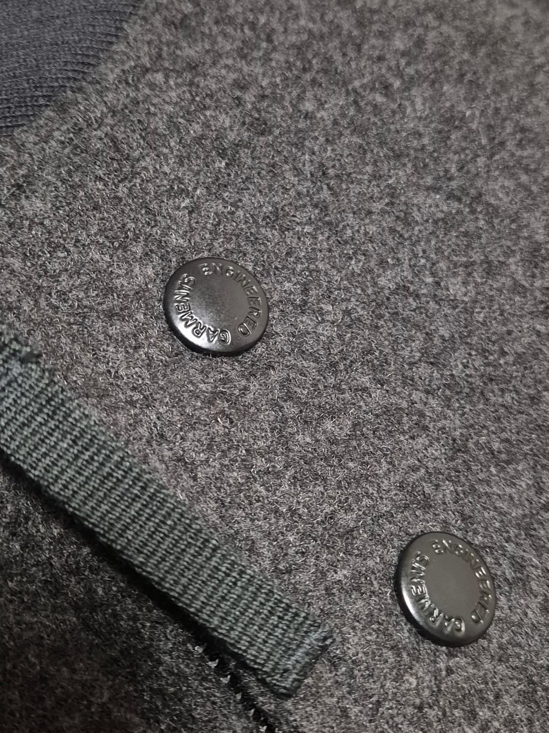 유니클로 엔지니어드가먼츠 콜라보 쇼트블루종 다크그레이 M사이즈 상품이미지8