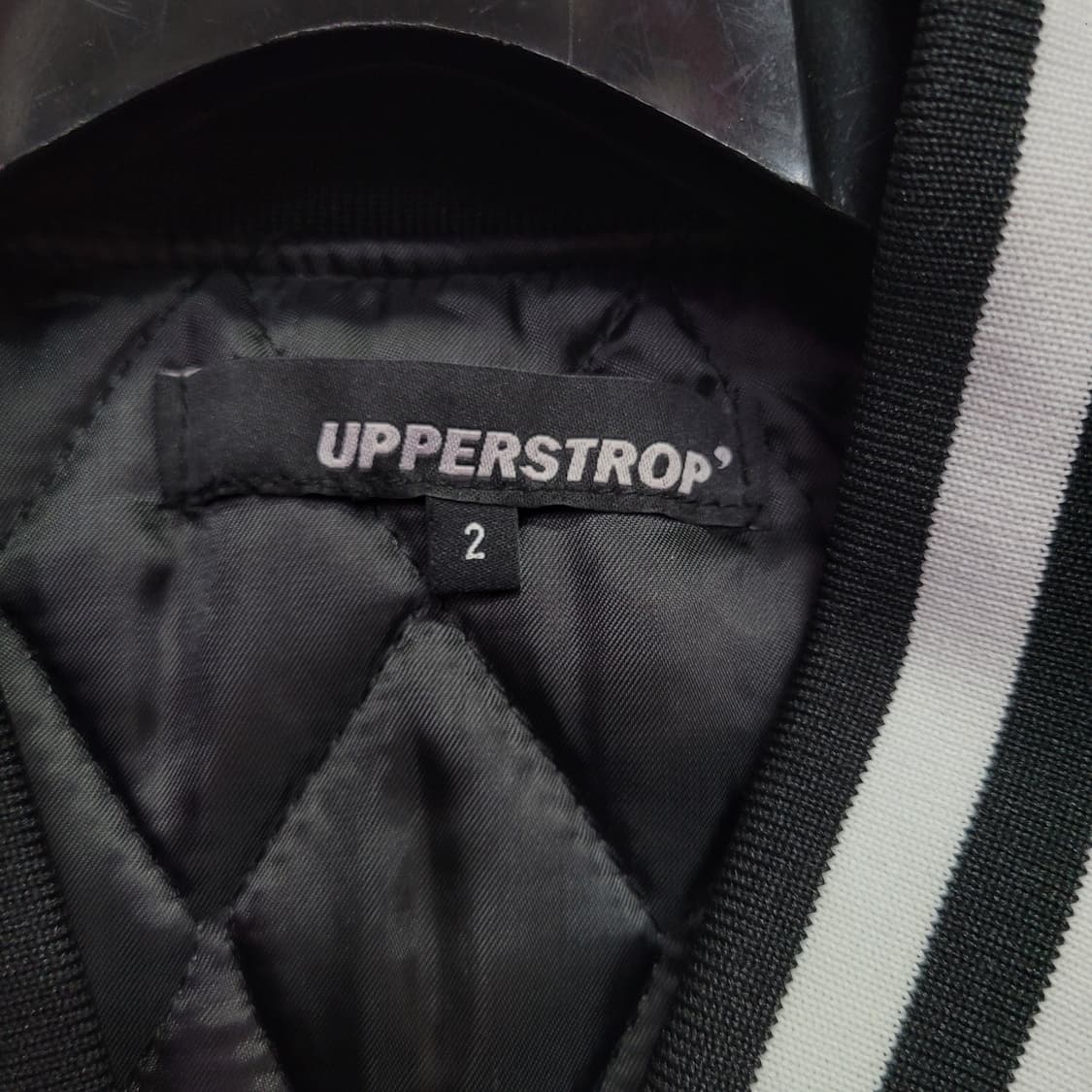 UPPERSTROP GOLF 어퍼스트롭 패딩 바시티 점퍼 자켓 블랙 상품이미지3