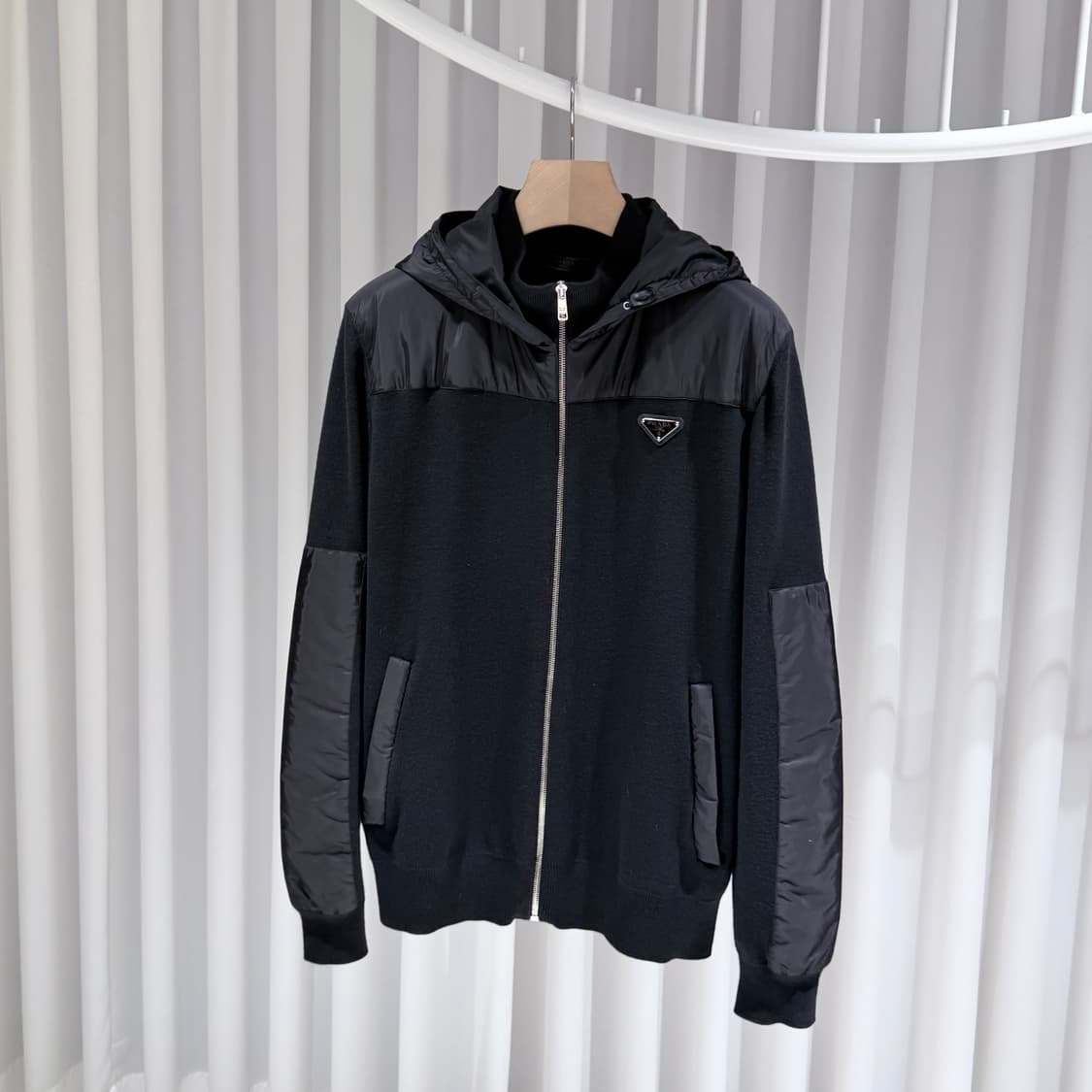 52 / 프라다 로고 블랙 니트 패딩 상품이미지2