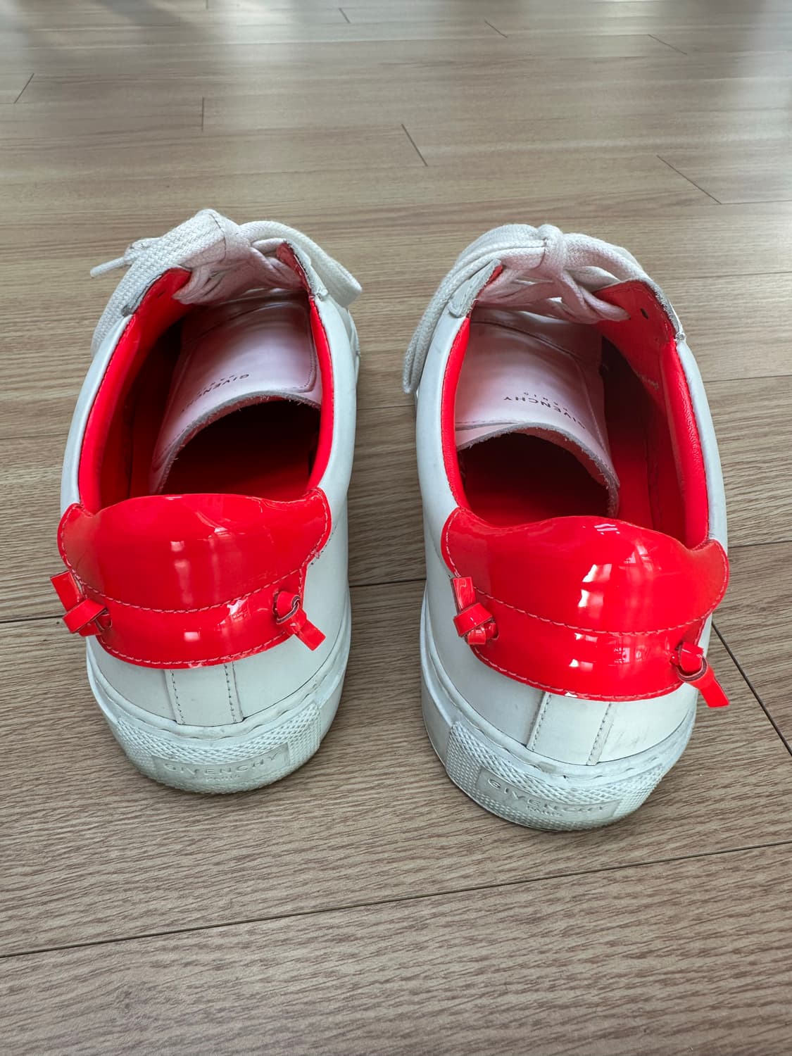 지방시 스니커즈 35반 사이즈 팝니다 상품이미지4