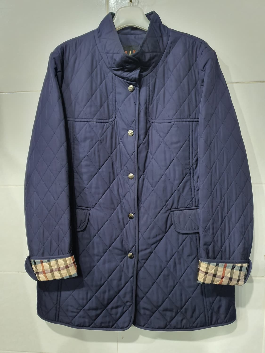 닥스 여성 퀼팅 자켓입니다. 상품이미지1