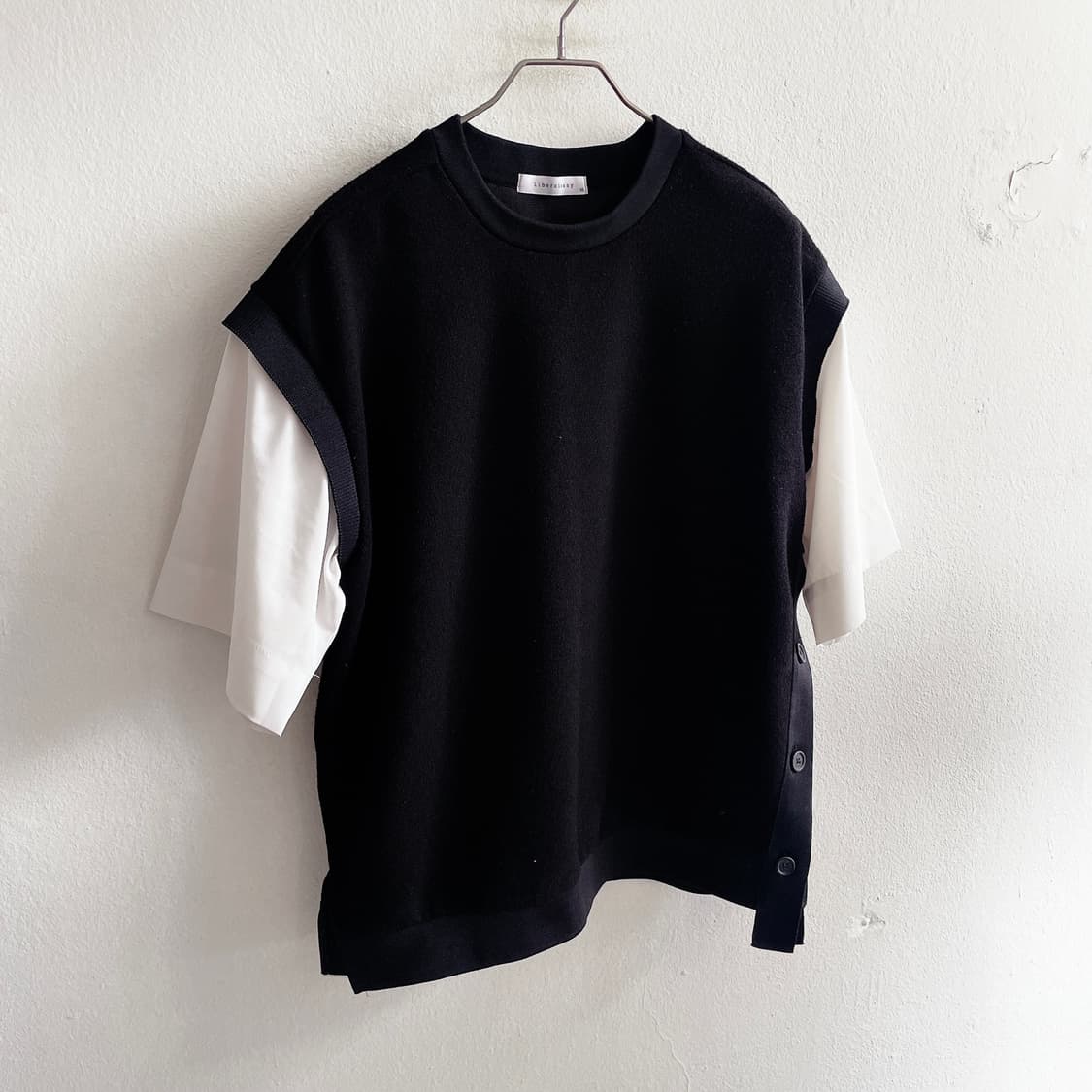 24SS 리버클래시 니트 레이어드 버튼 슬릿 반팔티 상품이미지7