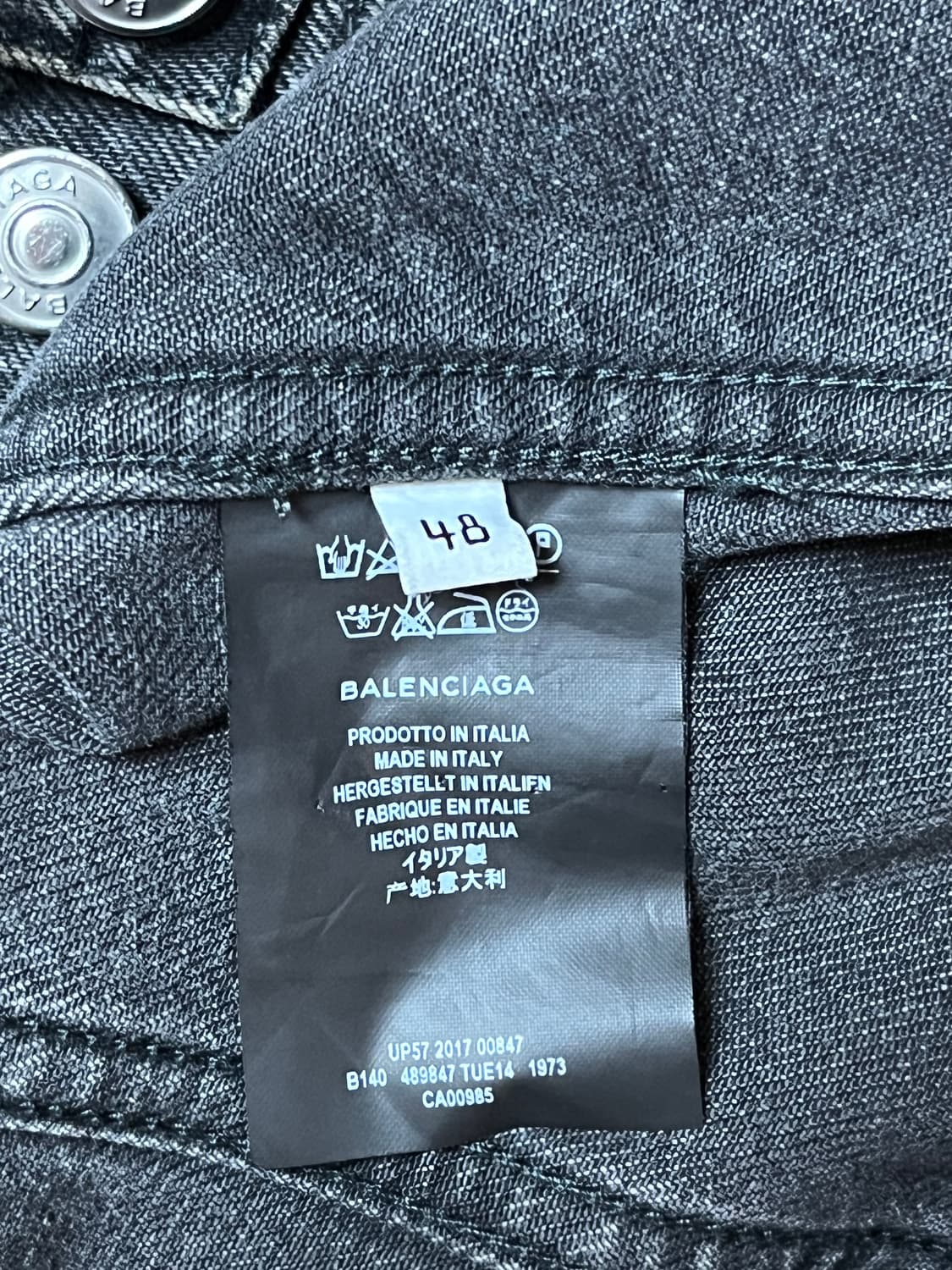 [48] 17FW 발렌시아가 시너스 데님자켓 흑청 상품이미지4