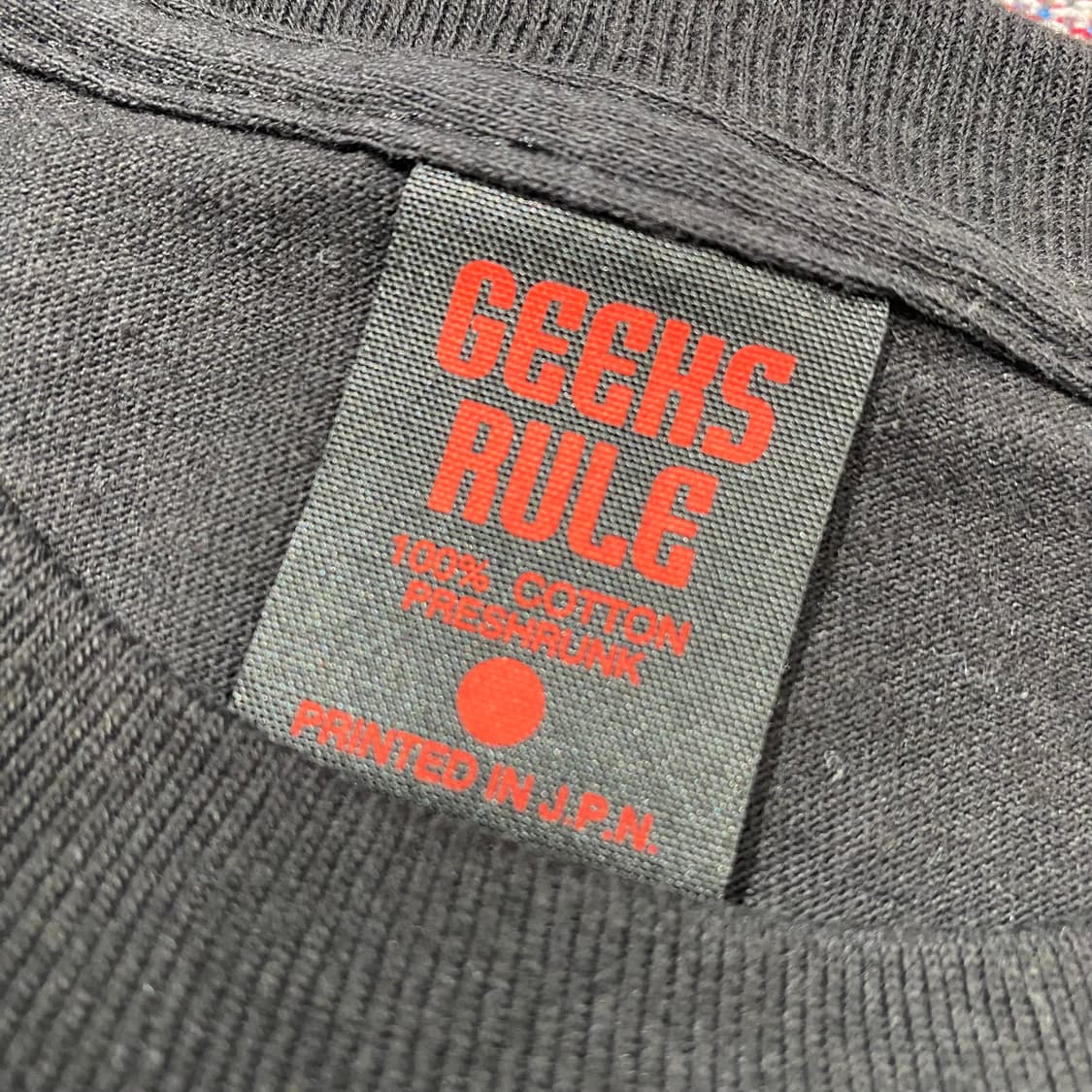 긱스룰 시리얼 익스페리먼츠 레인 오피셜 애니메이션 티셔츠 상품이미지3