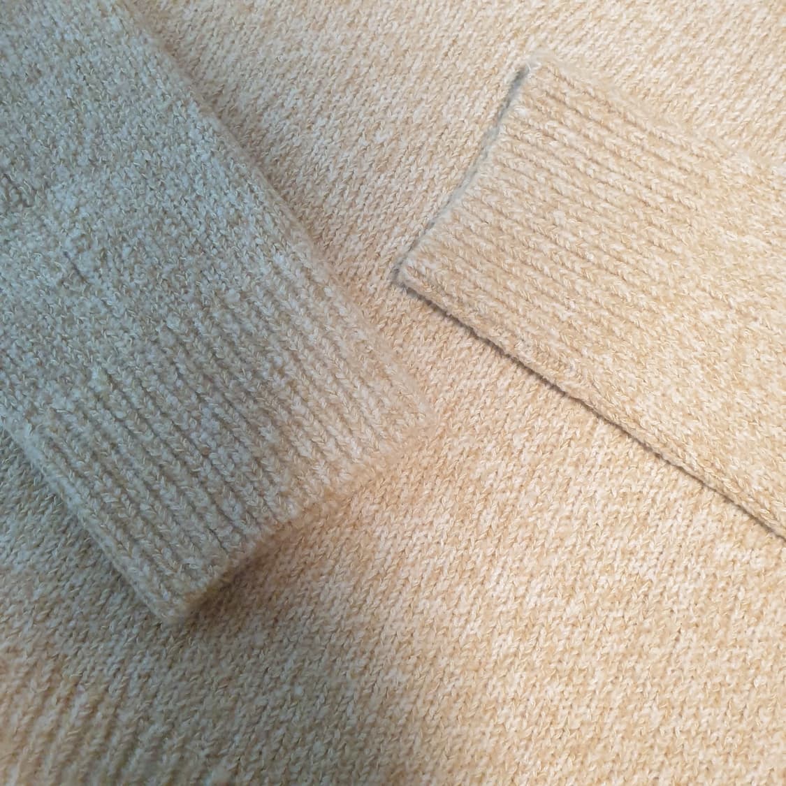 빈스 브이넥 니트 스웨터 엘로우 베이지 상품이미지6