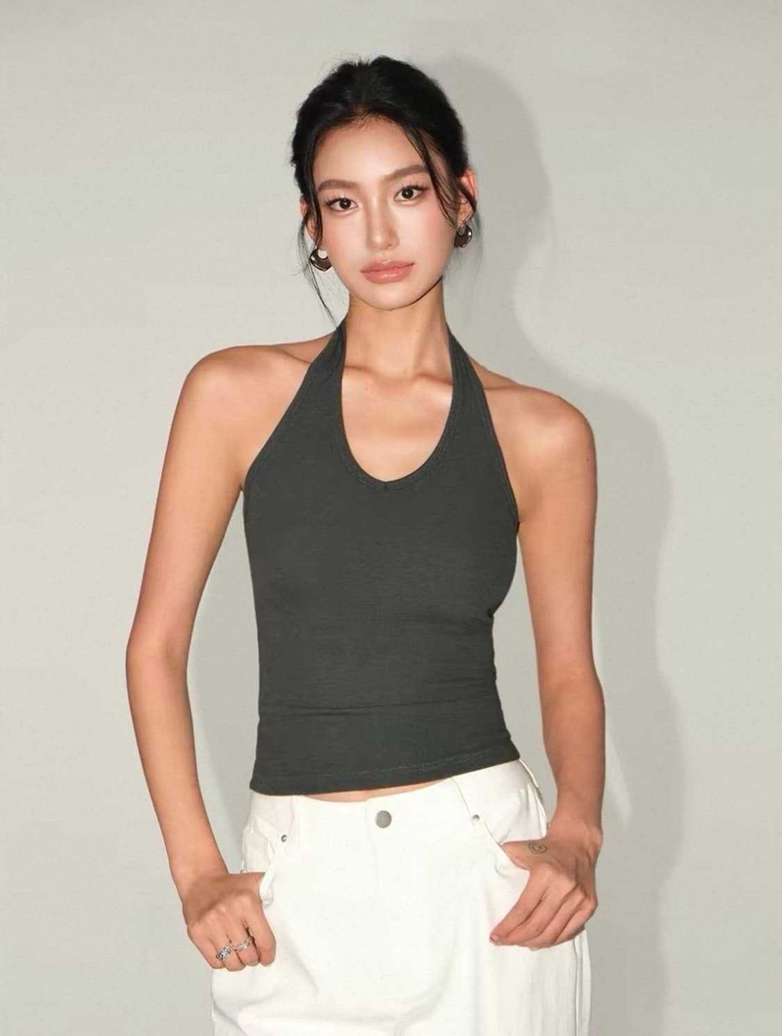 Neva Hu 홀터넥 슬리브리스 탑 다크그레이 L 상품이미지1