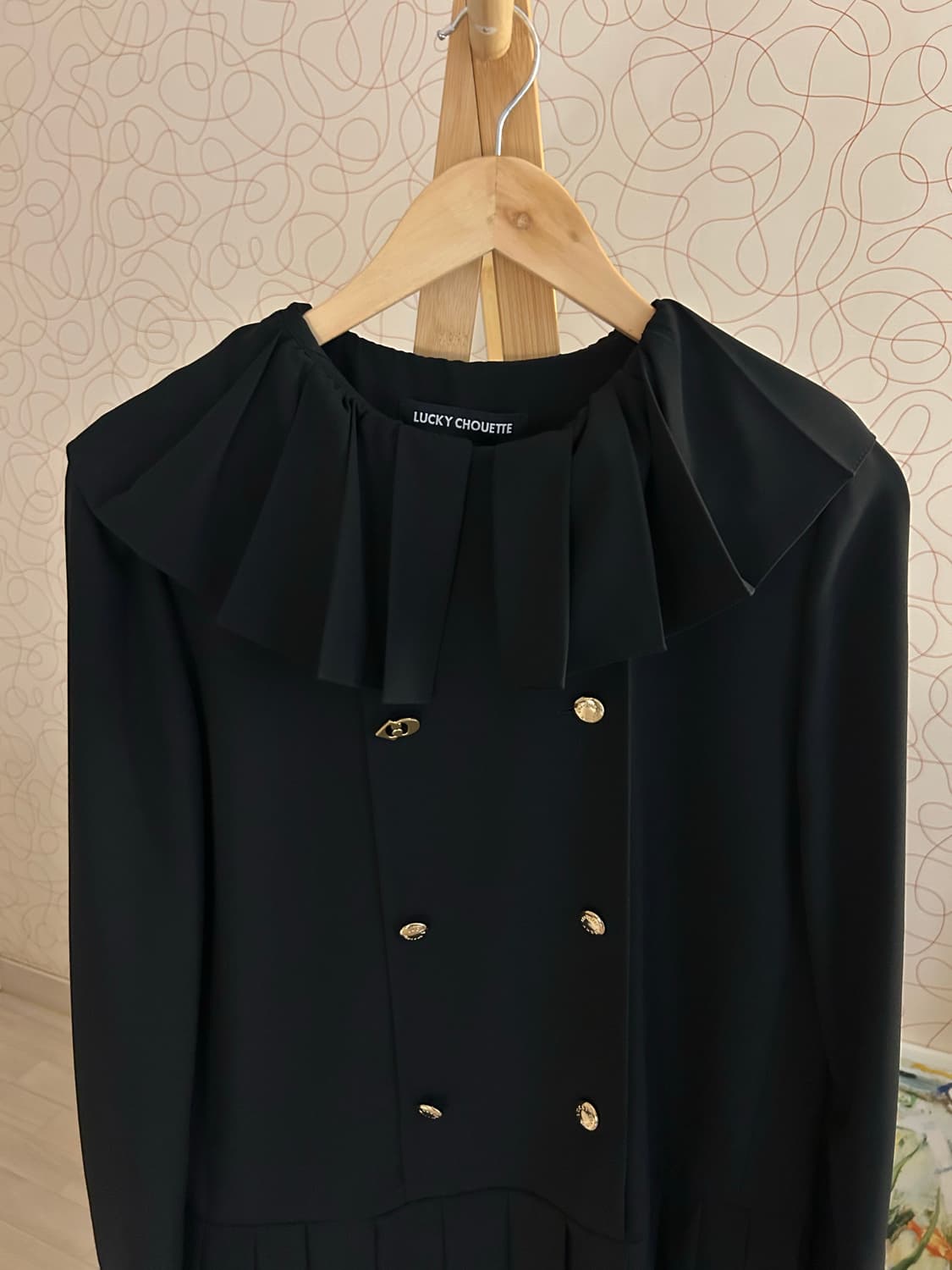 럭키슈에뜨 블랙 러플카라롱원피스(36사이즈,55) 상품이미지3