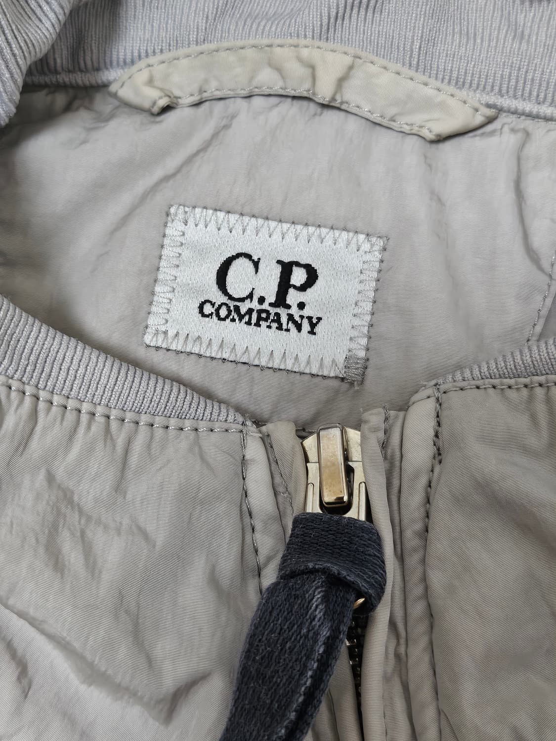 C.P컴퍼니 바람막이 M 상품이미지3