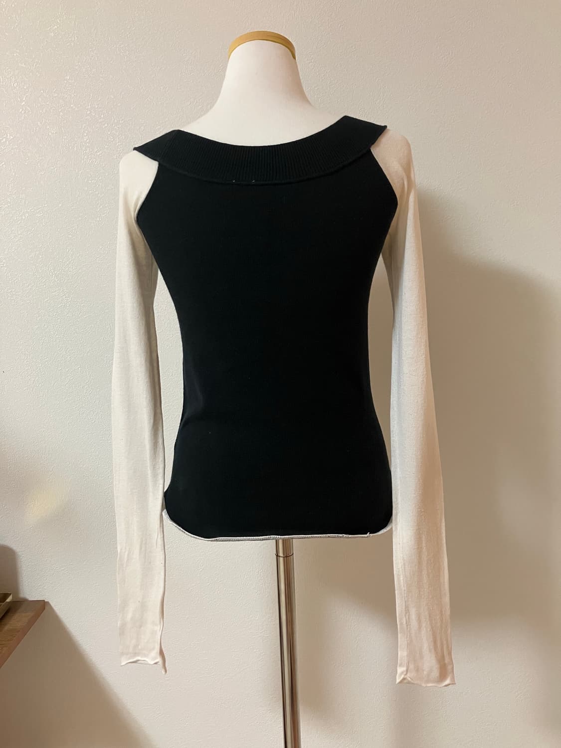 아르마니 익스체인지 블랙 배색 긴팔 니트 xs y2k 딱붙핏 상품이미지4