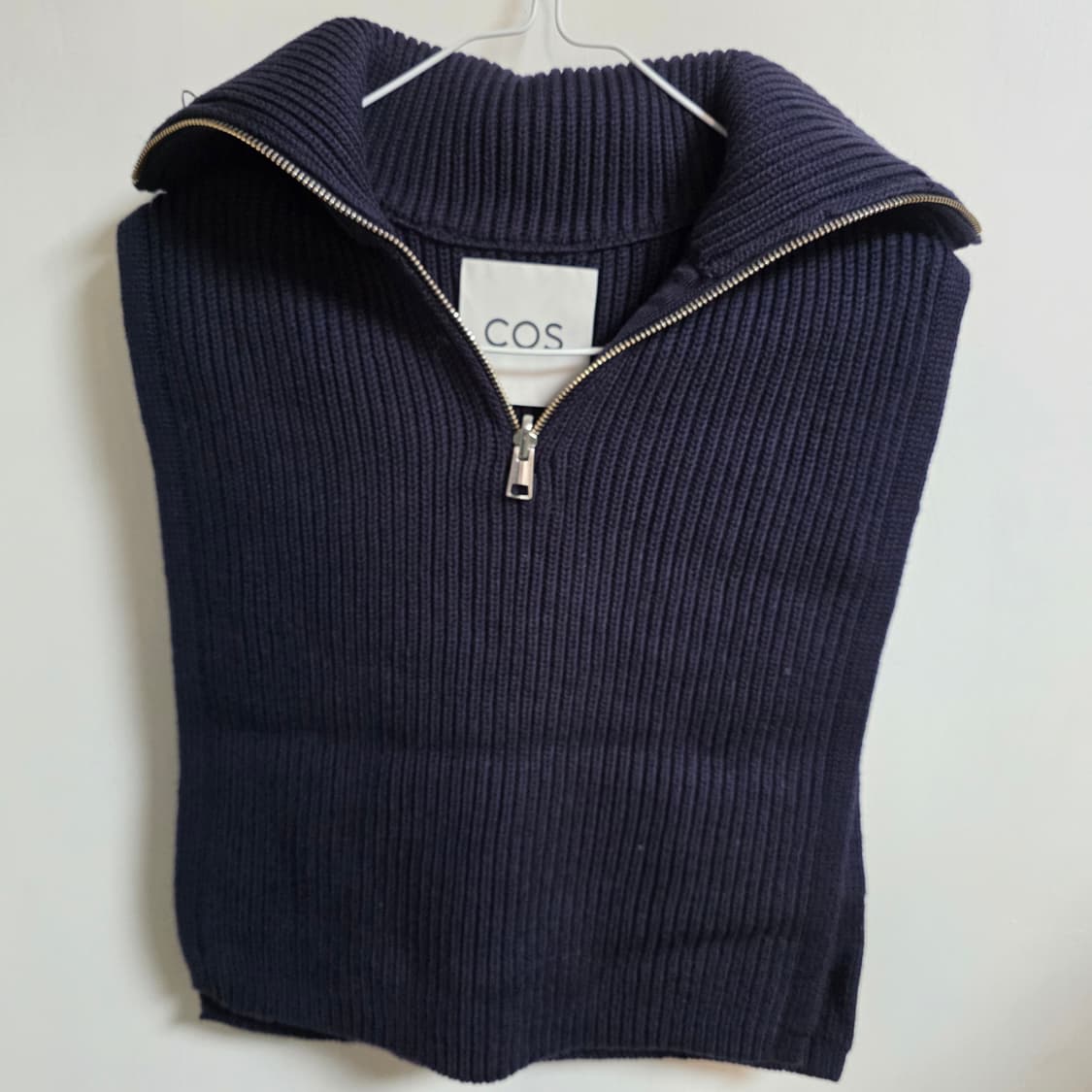 새상품) COS 코스 빕 하프지퍼 니트 베스트 네이비 상품이미지3