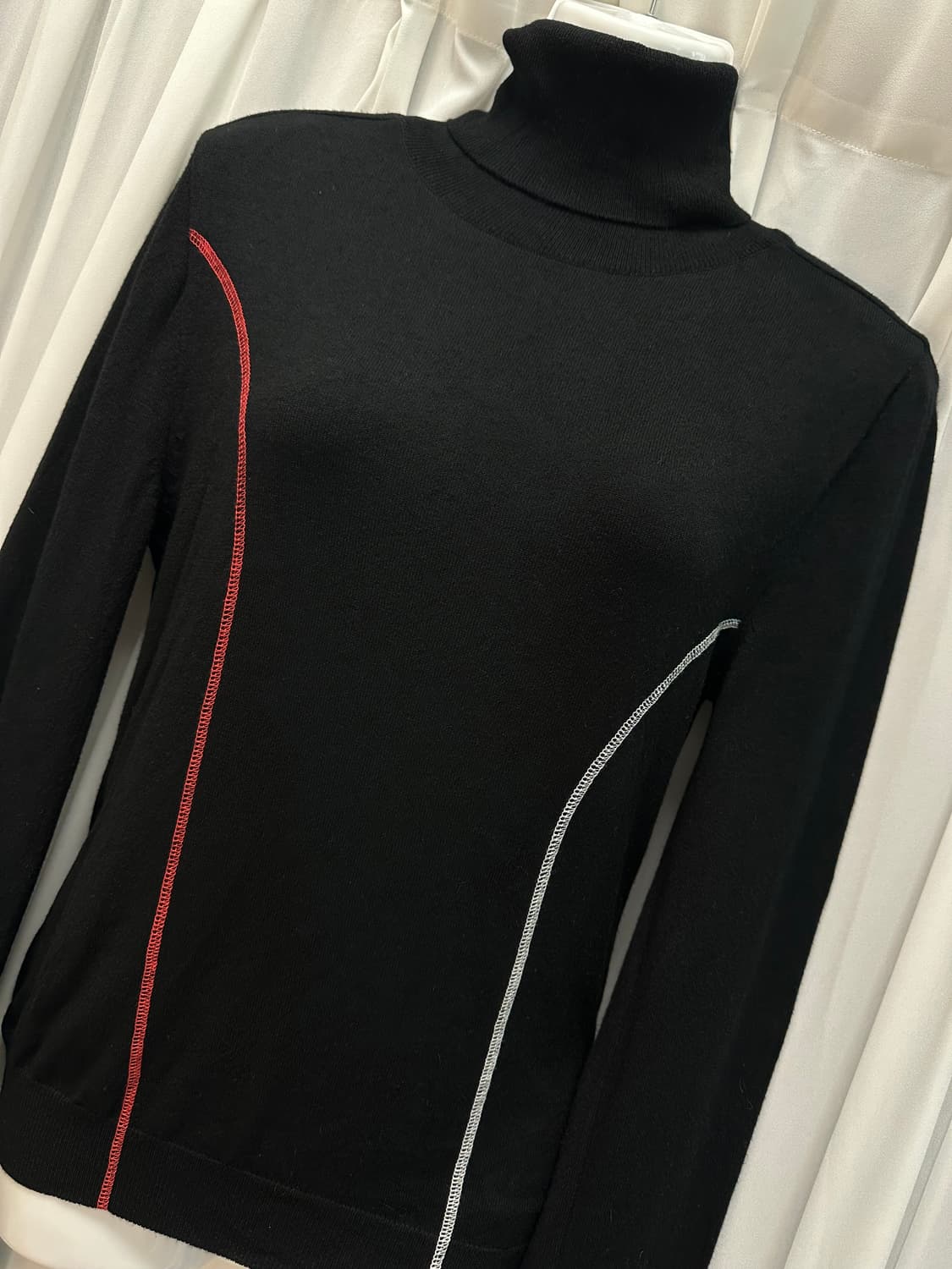 앤더슨벨 포 우먼 콘트라스트 워머 터틀넥 블랙 니트 상품이미지4