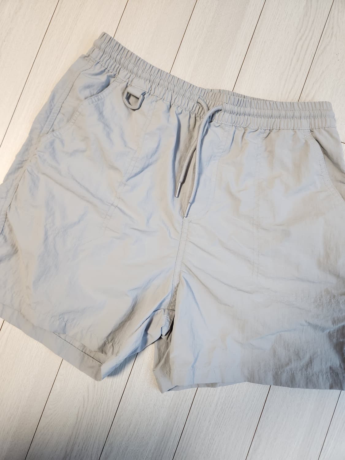 코드그라피 나일론 밴딩 반바지 사이즈m

여러 중고사이트에도 같이 판매하 상품이미지1