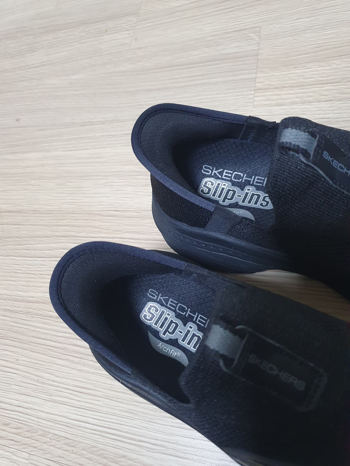 스케쳐스 맥스쿠션 아치핏 블랙 슬립온 235 상품이미지8