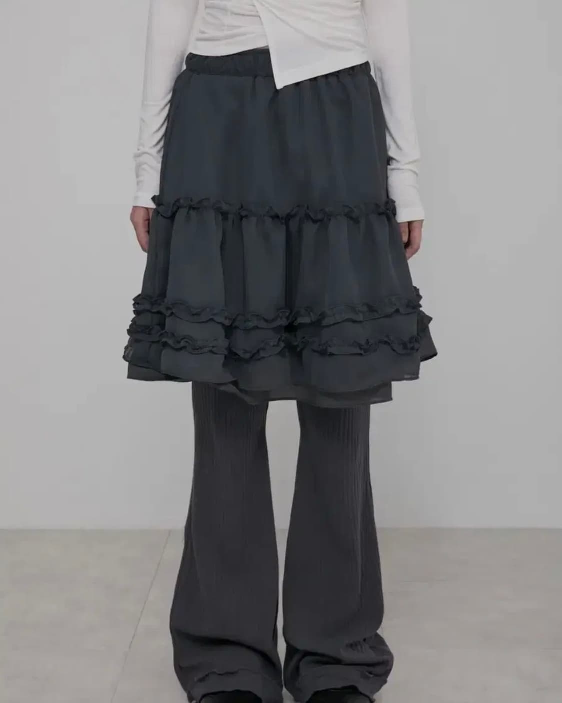 플레어업 3-Layered Ruffle Skirt Pants 차콜 상품이미지1