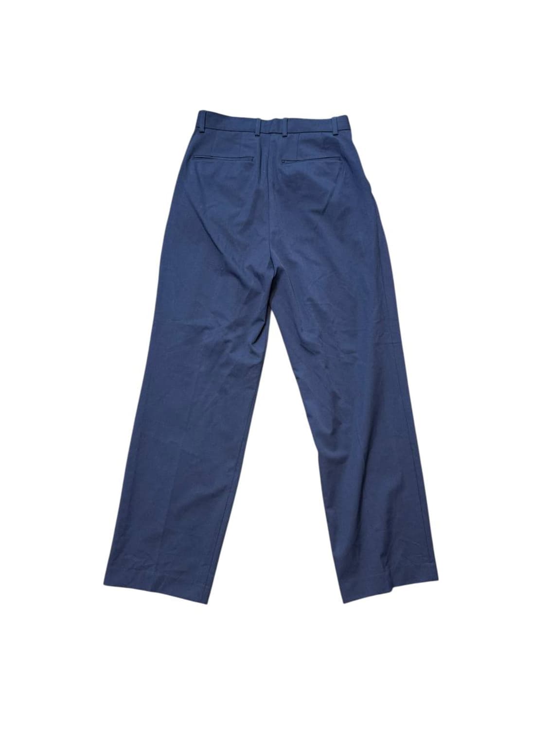 무신사 스탠다드 브랜드의 네이비 컬러 턱 슬랙스 상품이미지2