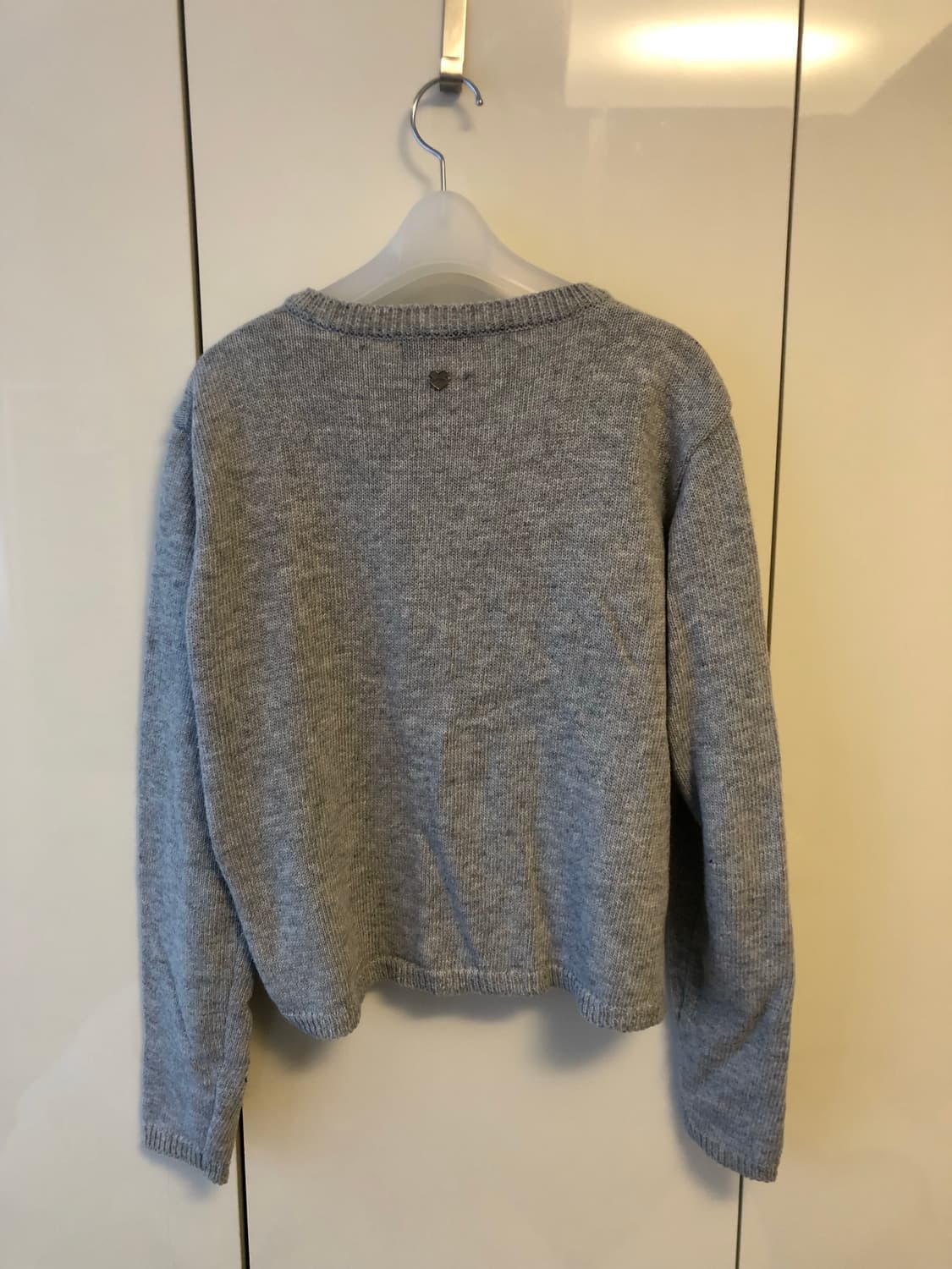 론론 HEART POINT RUFFLE KNIT CARDIGAN GREY 상품이미지3