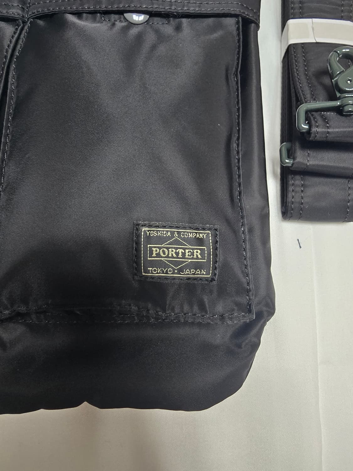 포터 헬멧백 스몰 블랙 상품이미지2