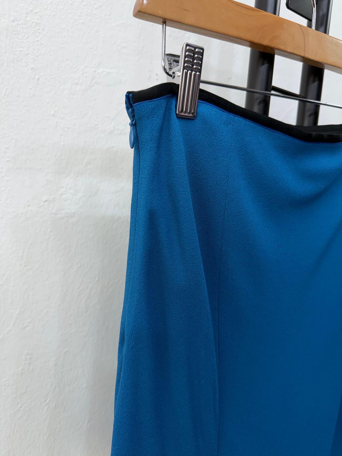 정품) 더캐시미어 한섬 물결 스커트 블루 64(28) 상품이미지5