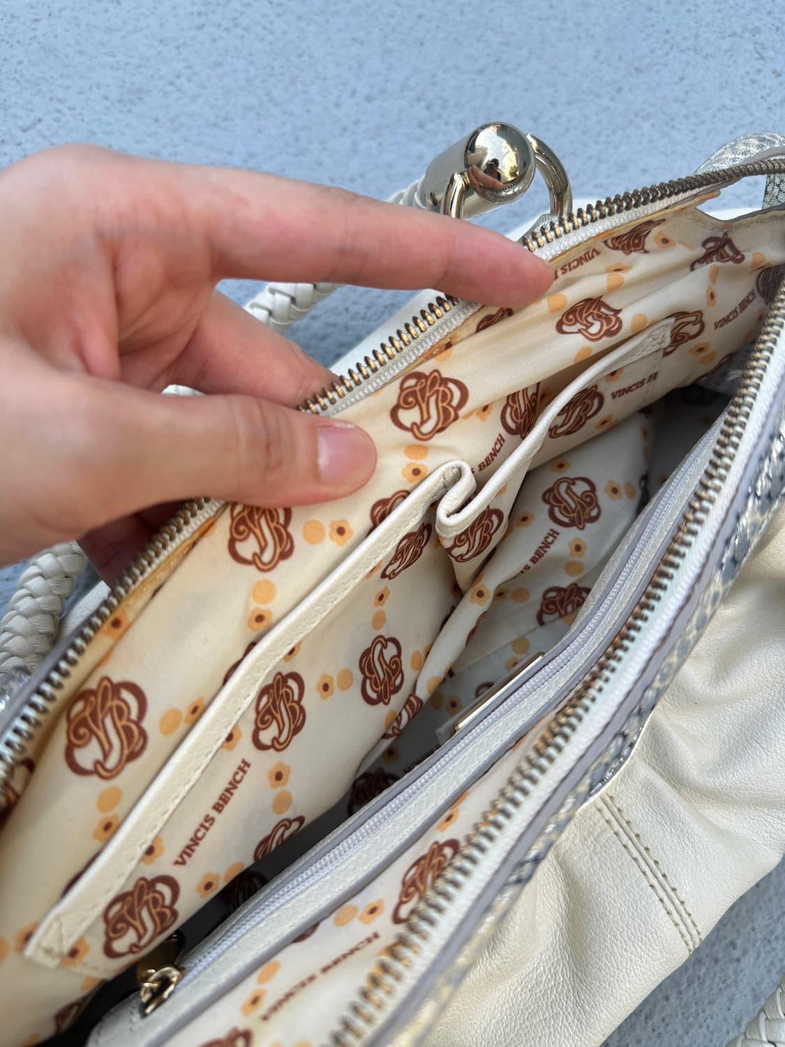 VINCIS BENCH handbag  상품이미지7